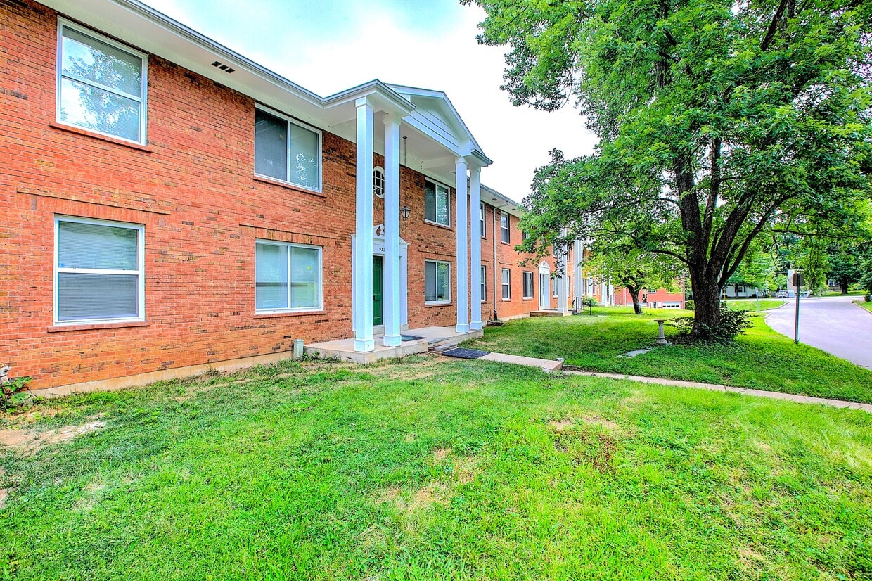 933 Brookside Ave Unit A, ster Groves, MO 63119 Apartment for Rent
