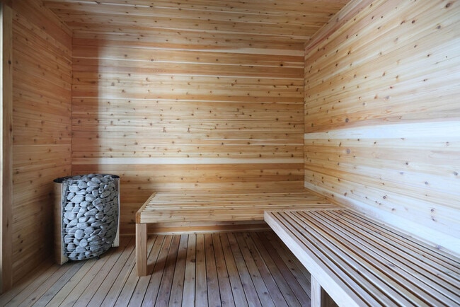 Building Photo - Station 250