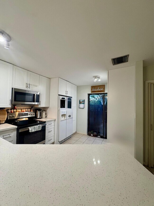 Foto del edificio - 7650 Lago Del Mar Dr