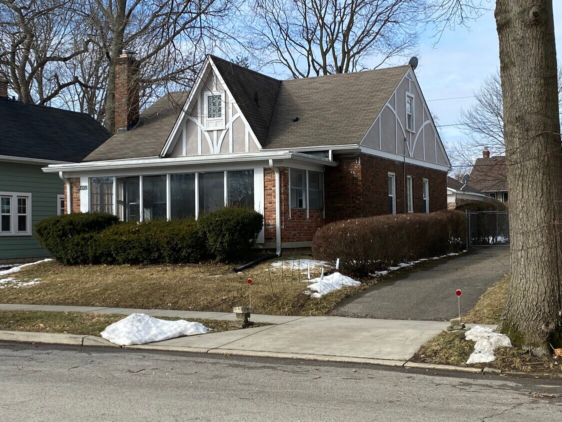 Primary Photo - 4932 N Kenwood Ave