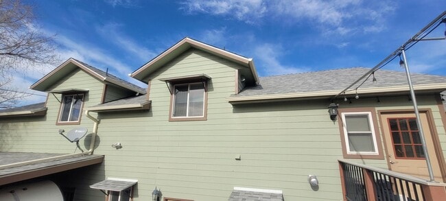 Building Photo - 230 Briggs St