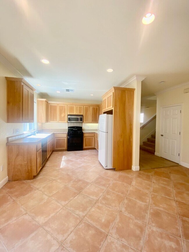 Foto del edificio - West Davis 5 Bedroom Home