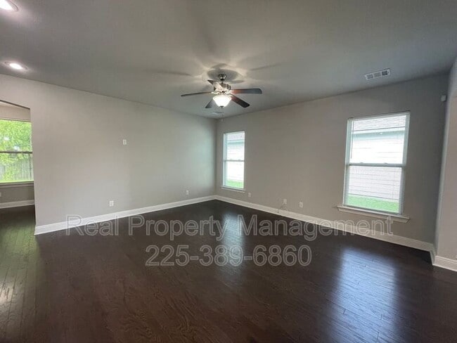 Foto del edificio - 7948 Antebellum Ave