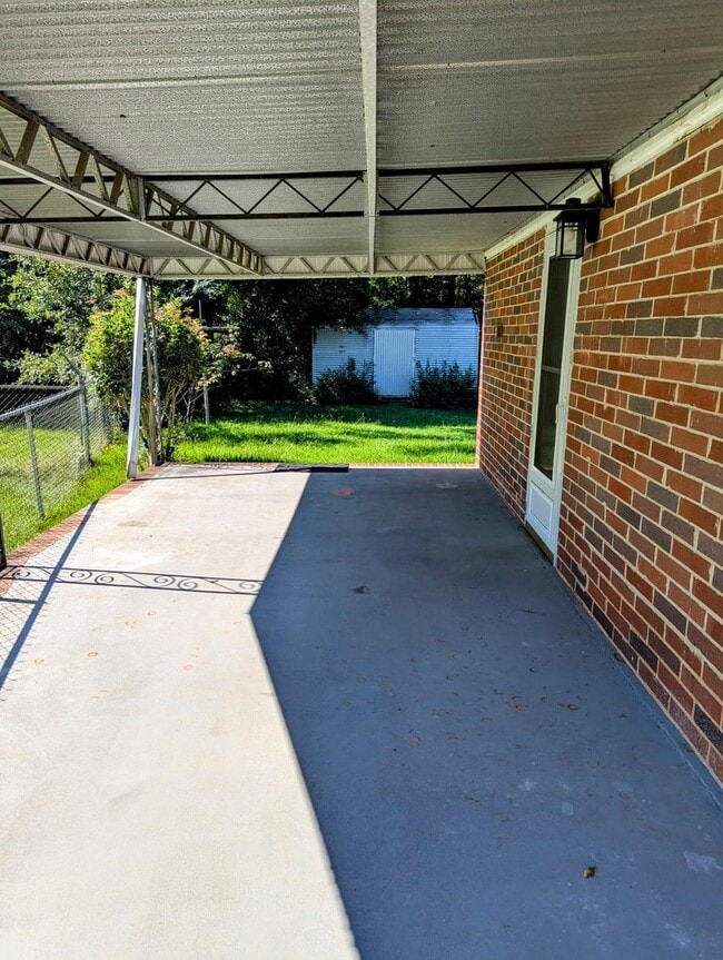 Building Photo - Fully Updated 3 Bedroom Home For Rent