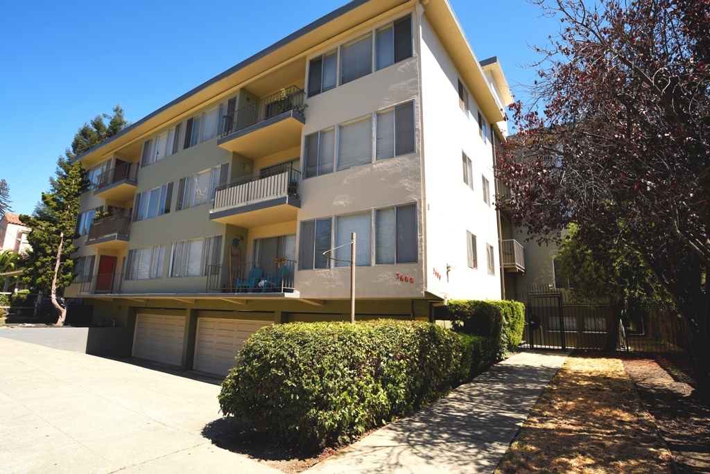 Primary Photo - 3600 Dimond Ave
