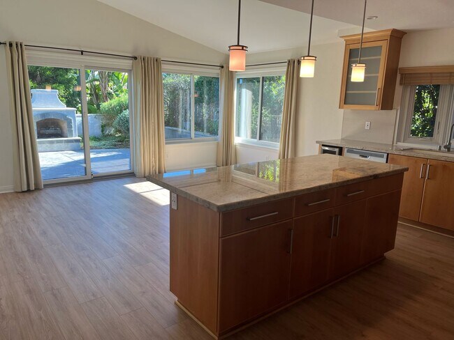 Building Photo - $5,500- 4 Bed 2 Bath House in the Quail Ga...