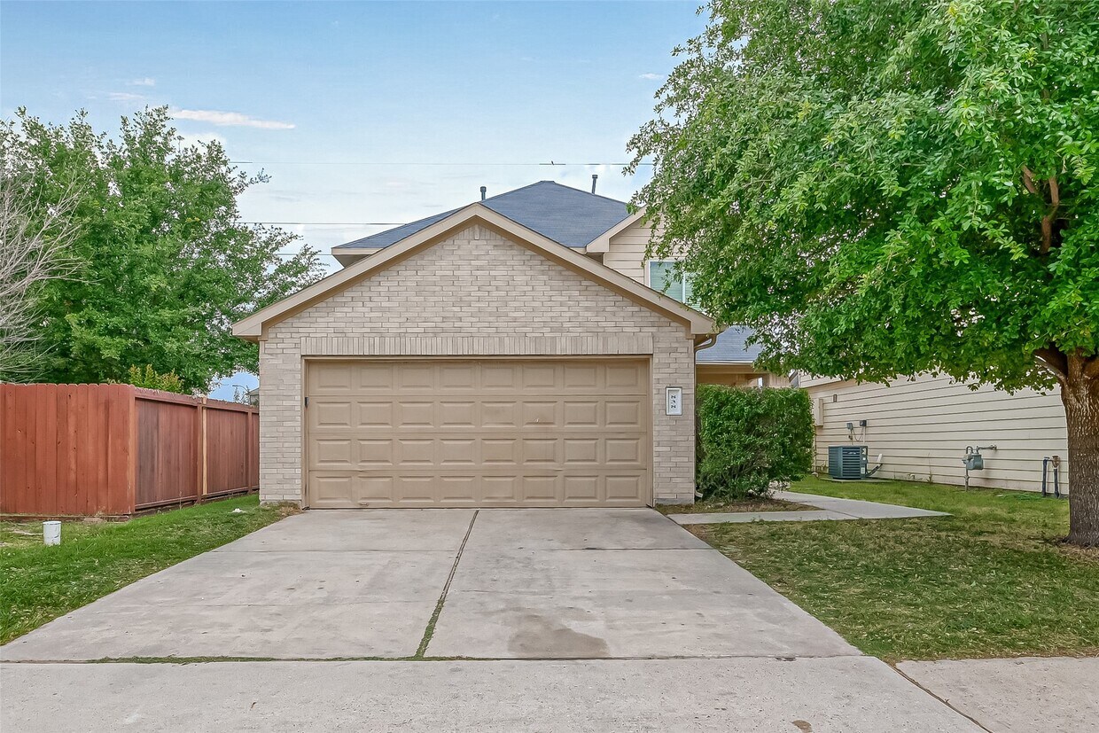 Foto principal - 838 Darbydale Crossing Ln