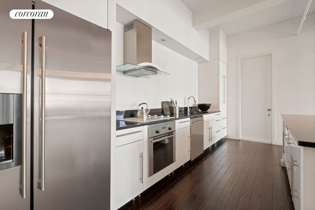 Building Photo - 208 W 30th St