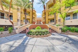 Building Photo - 260 E Flamingo Rd