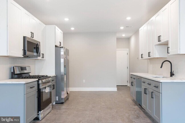 Building Photo - 2034 Ridge Ave