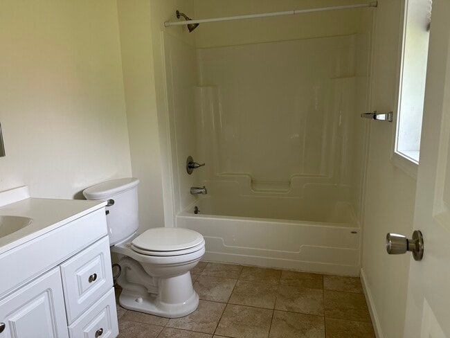 Foto del edificio - 175 Kendall Ave