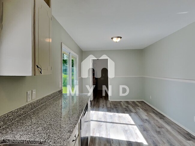 Building Photo - 2721 Emerald Ave