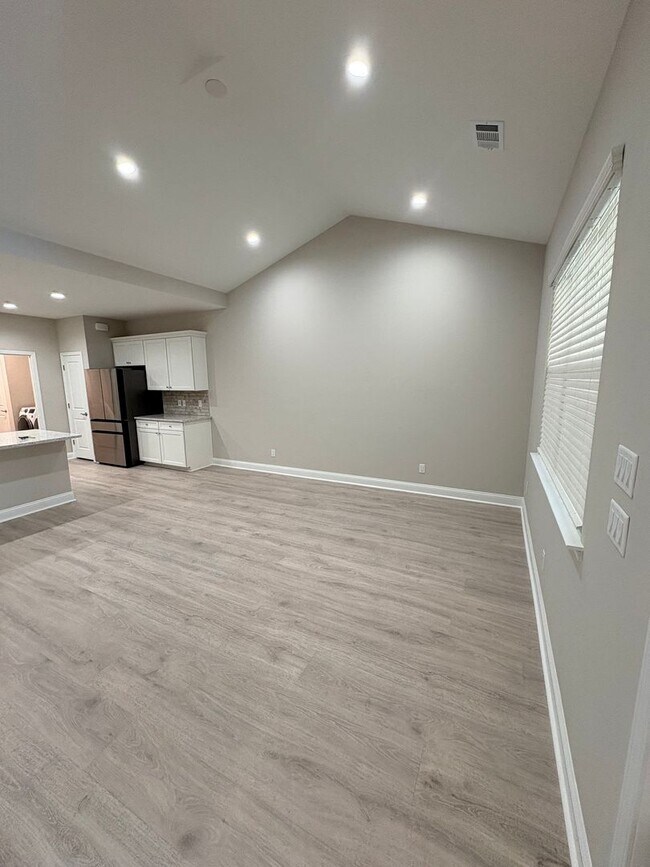 Building Photo - 61 Tropics Ave