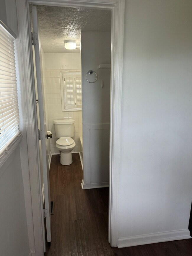 Foto del edificio - Very Large 3 or 4 bedroom home with nice y...