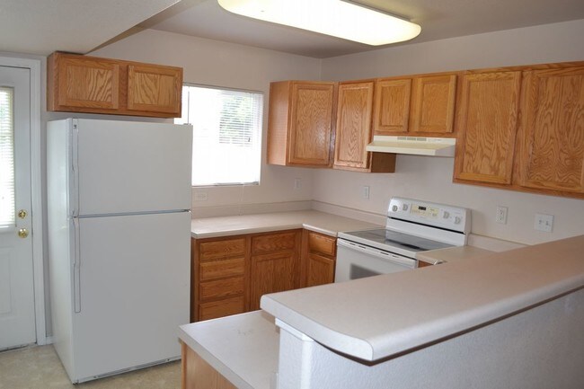 Building Photo - Great Briargate Townhome-with A/C