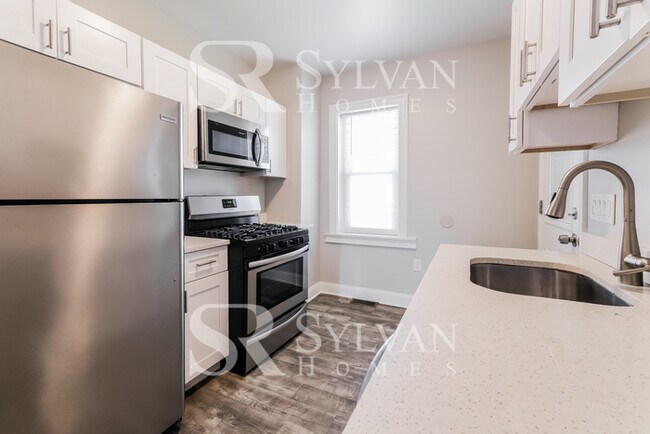 Building Photo - Immerse yourself in the charm of Baltimore...