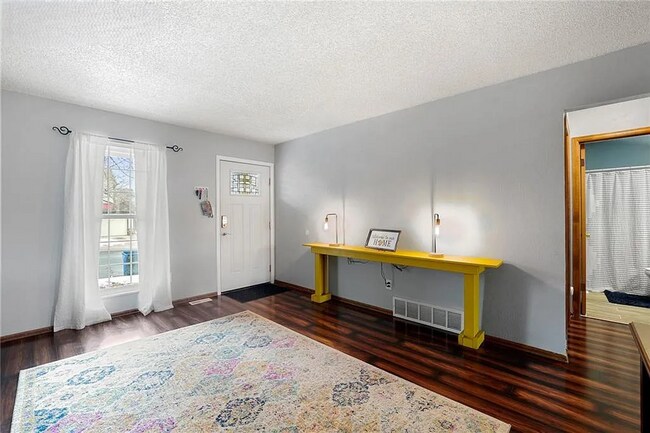 Foto del edificio - 4 Bedroom House for RENT