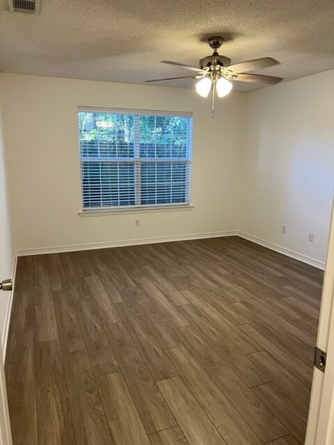 Foto del edificio - 1800 Tsuga Way