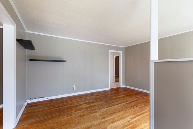 Building Photo - Spacious 3 beds & 3 Full Baths in Woodland...