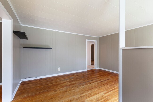 Foto del edificio - Spacious 3 beds & 3 Full Baths in Woodland...