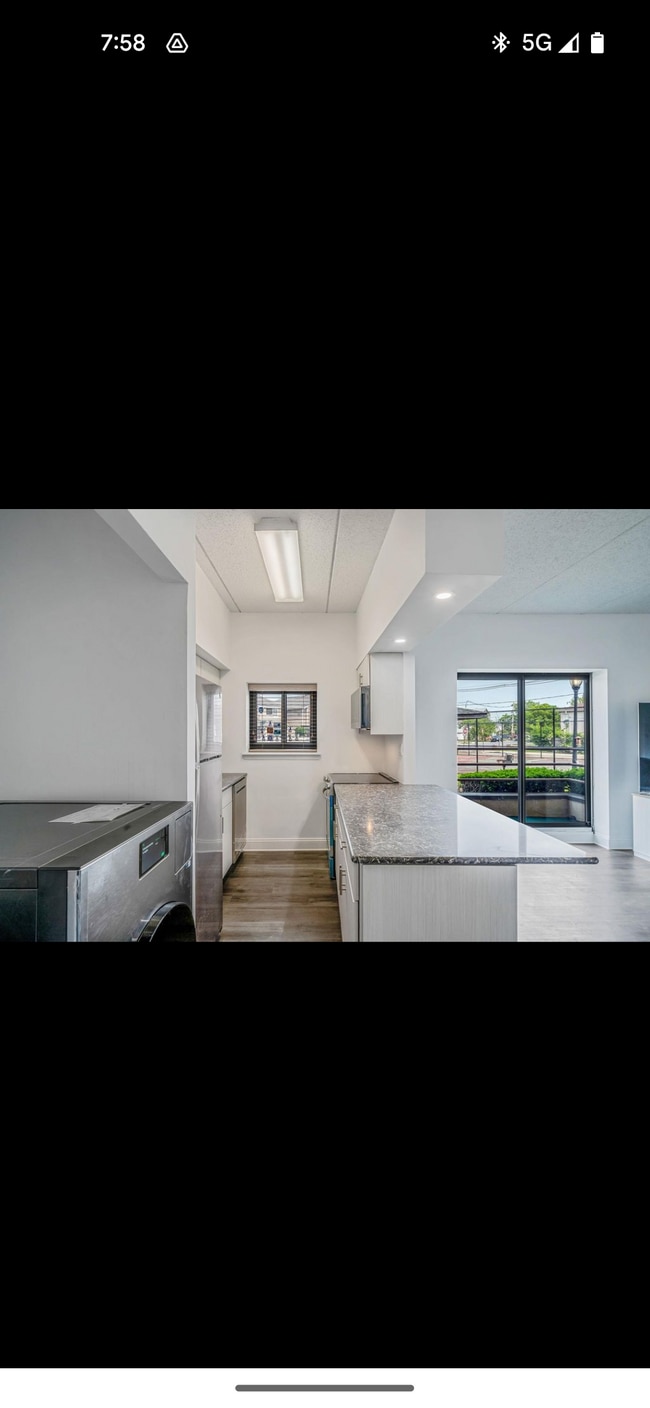 Foto del edificio - 725 Miller Ave