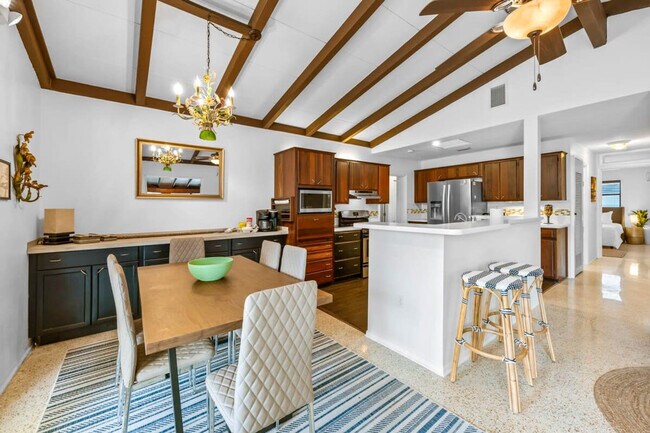 Building Photo - 936 Santa Cruz Rd