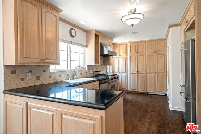 Foto del edificio - 2347 Glendon Ave