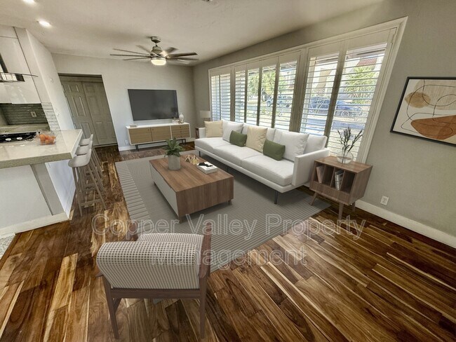 Building Photo - 501 W Glenrosa Ave