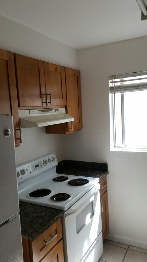 Primary Photo - 3118 College Ave