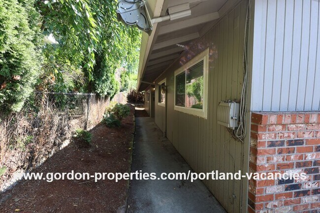 Foto del edificio - 4406-4408-4408 SE 28th Ave