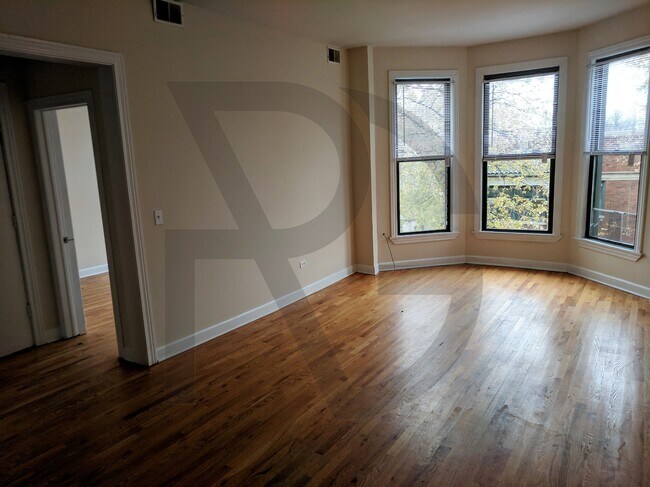Building Photo - 627 W Oakdale Ave