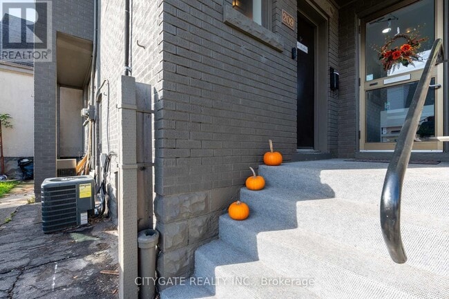 Building Photo - 209 Homewood Ave