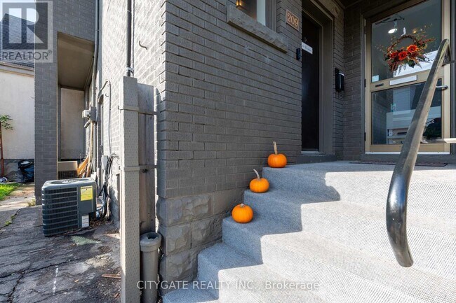 Photo du bâtiment - 209 Homewood Ave