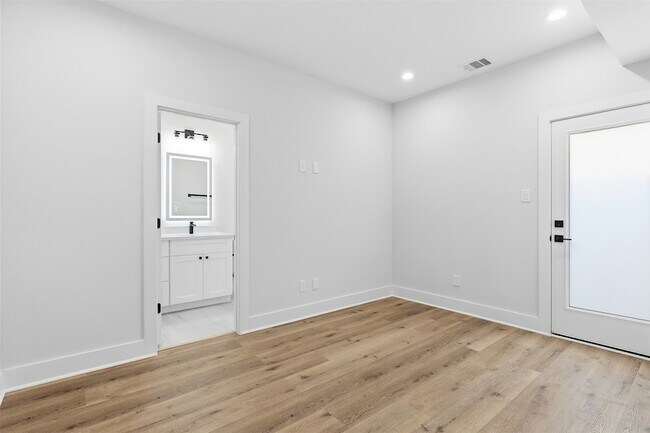 Foto del edificio - 9405 D Hammerly Boulevard Unit C