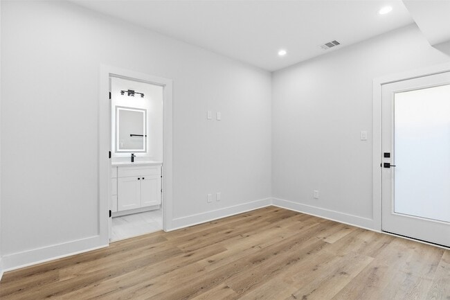 Building Photo - 9405 D Hammerly Boulevard Unit E
