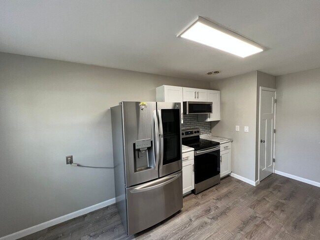 Building Photo - Fully remodeled home in desirable SW neigh...