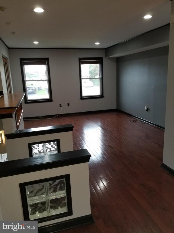 Foto principal - 445 W 6th Ave