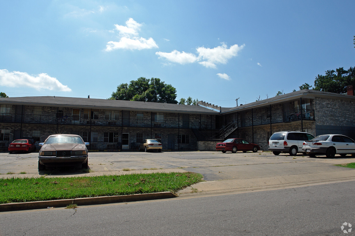 Primary Photo - 16th Street Apartments