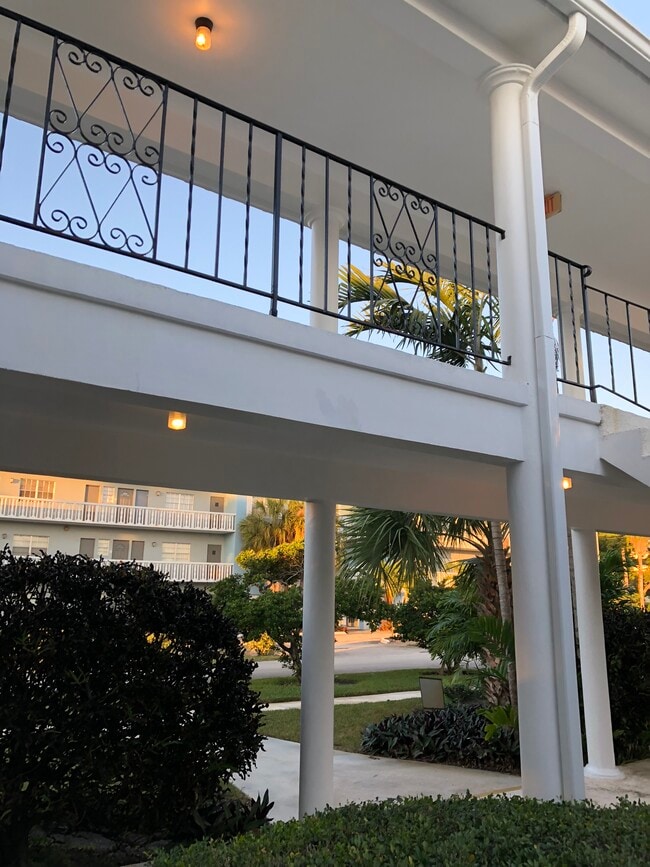 Second Floor Covered Walkway - 3520 Jackson St
