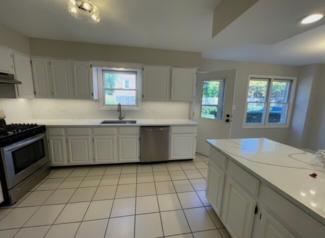 Building Photo - 1703 Winnetka Rd