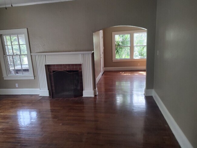 Building Photo - 1714 Belle Vue Way
