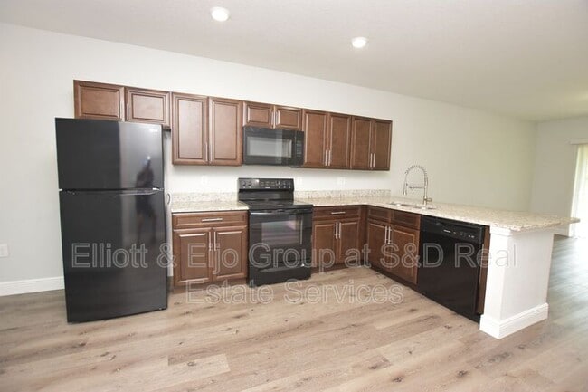 Building Photo - 525 Albatross Dr