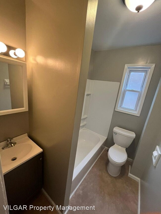 Building Photo - 4 br, 1 bath House - 4941 Tod
