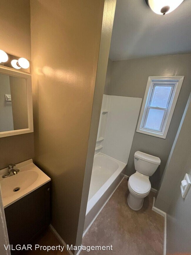Foto del edificio - 4 br, 1 bath House - 4941 Tod