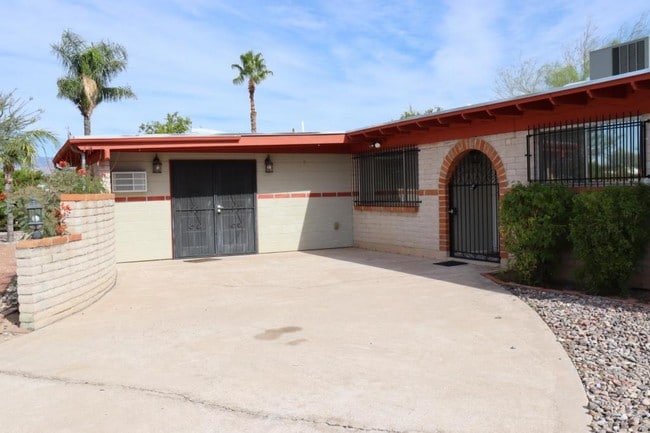 Building Photo - 909 S Desert Steppes Dr