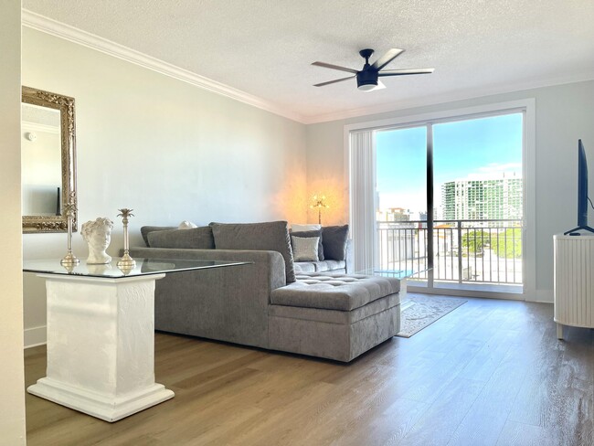 Building Photo - 616 Clearwater Park Rd