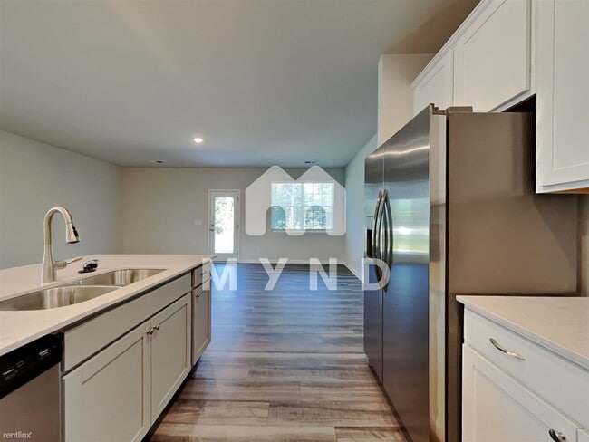 Building Photo - 3 br, 2.5 bath Townhome - 137 Eagle Chase Dr
