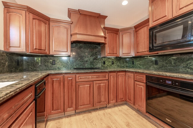 Building Photo - 16770 Wild Oak Ct