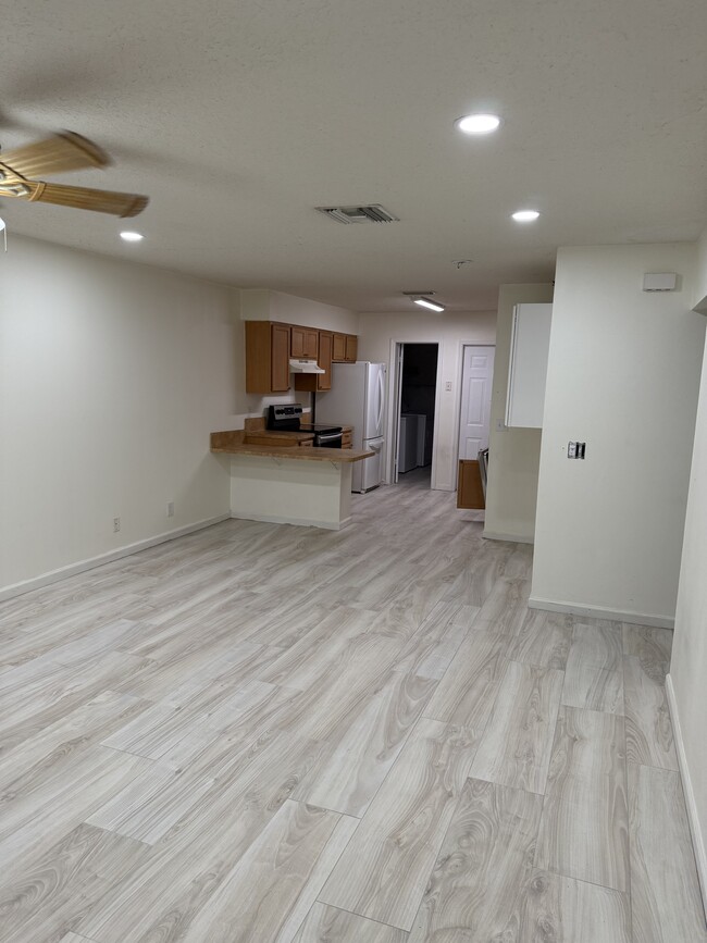Building Photo - 4750 Brady Ln