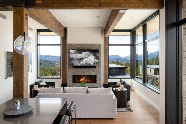 Building Photo - 4 Boathouse Way